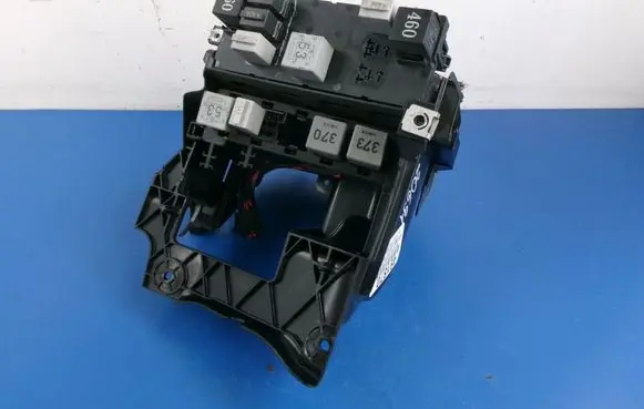 Volkswagen Golf V Fuse box set 3C0937049AH