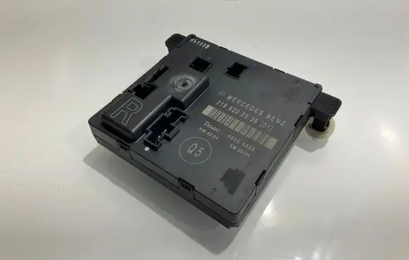 Mercedes-Benz CLS C219 Door control unit/module 2198200326 00005032