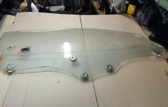 Hyundai Coupe Front door window/glass (coupe) 43R00117 A004313
