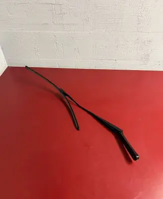 Volkswagen PASSAT B8 USA Front wiper blade arm 561955405B