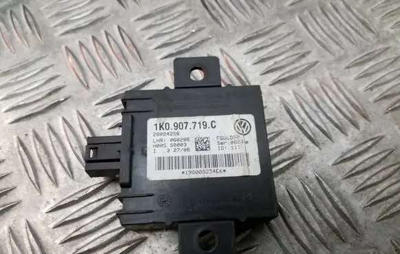 Volkswagen Golf V Alarm control unit/module 1K0907719C
