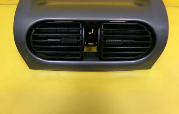 Opel Corsa C Dash center air vent grill 09228025 90535117