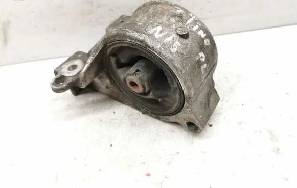 Nissan Almera Tino Engine mount bracket