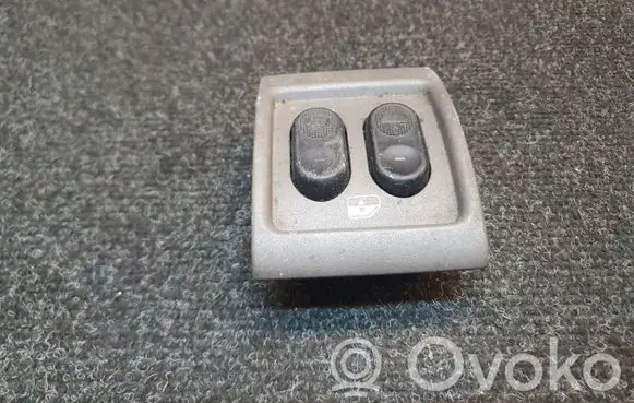 Chrysler PT Cruiser Electric window control switch OUG381L8AA 74677922