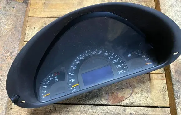 Mercedes-Benz C W203 Speedometer (instrument cluster) A2035407111 2035407111
