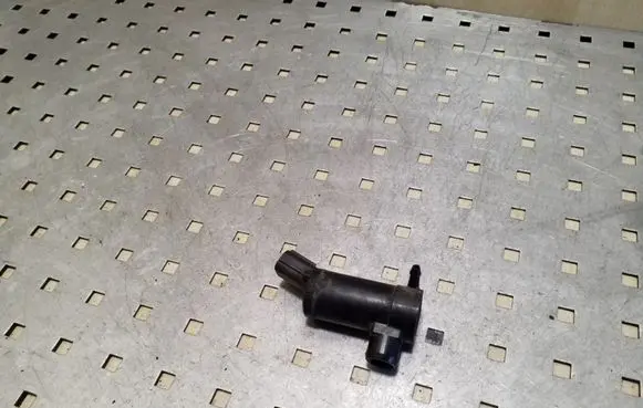 Subaru Legacy Windscreen/windshield washer pump