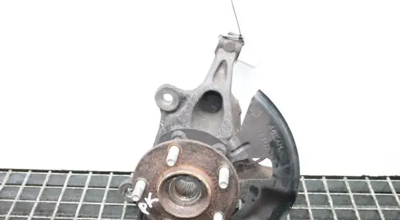 Mazda 3 II Front wheel hub