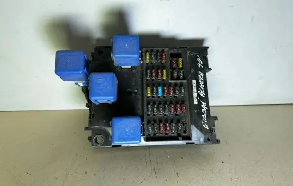 Nissan Almera Fuse module 243502N300H 243502N300 2N38G14
