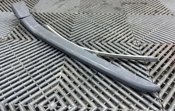 Volvo XC90 Rear wiper blade arm 32219752