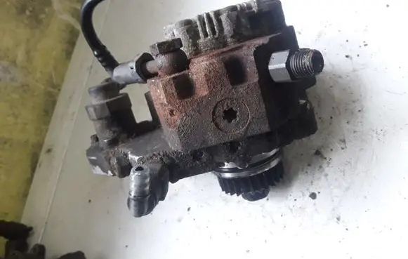Opel Vivaro Fuel injection high pressure pump 0445010099