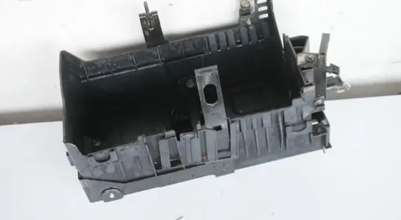 Chevrolet Orlando Battery box tray 