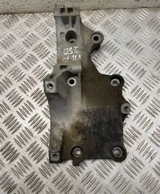 Volkswagen PASSAT B6 Generator/alternator bracket 038903143AF