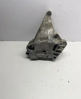 Volkswagen PASSAT B6 Engine mounting bracket 03G199207G
