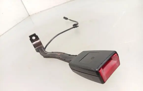Volkswagen PASSAT B6 Front seatbelt buckle 3C0857755