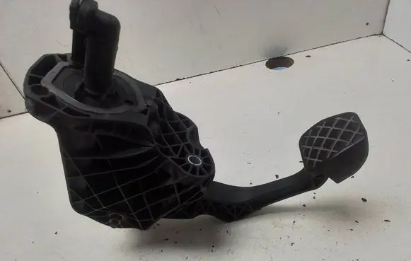 Volkswagen Touran I Clutch pedal 1T1721318C