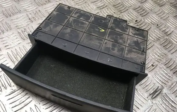 KIA Sorento Dashboard storage box/compartment 845703E000 60126