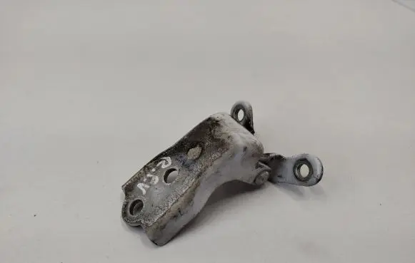 Chevrolet Captiva Front door upper hinge