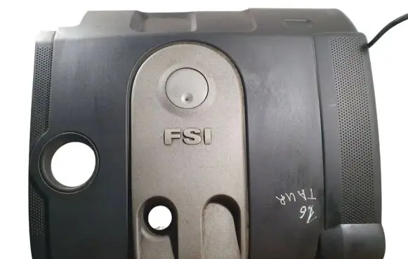 Volkswagen Touran I Engine cover (trim) 03C129607N