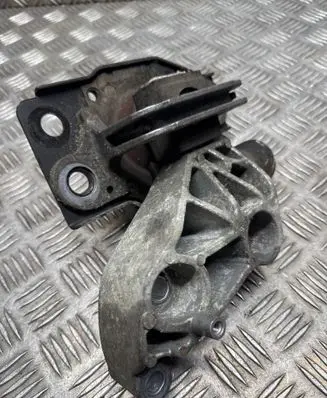 Nissan Qashqai Engine mount bracket F6036130a F8036100