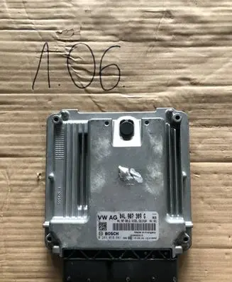 Volkswagen Jetta VI Engine control unit/module 04L907309G 0281019641