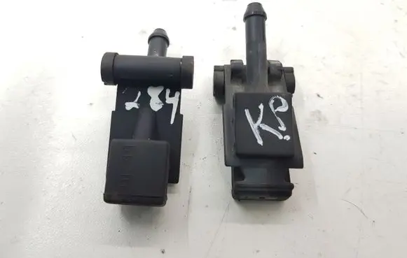 Volkswagen New Beetle Windshield washer spray nozzle 3B0955985