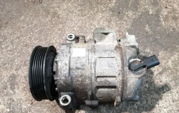 Volkswagen Golf V Air conditioning (A/C) compressor (pump) 1K0820859C