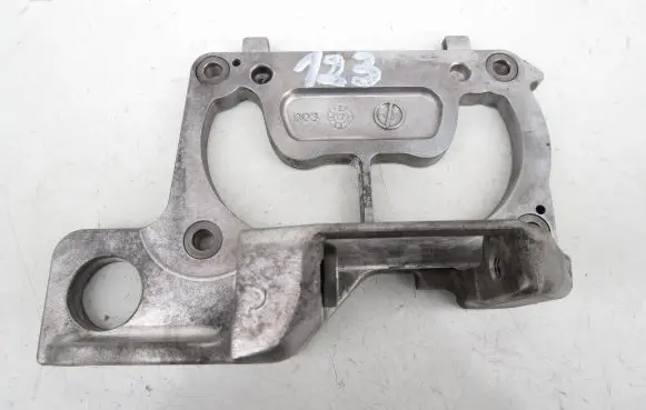 Volvo XC60 A/C compressor mount bracket 31459809