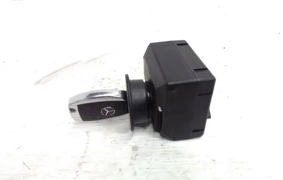 Mercedes-Benz E A207 Ignition lock A2079057101
