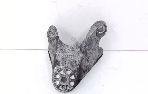 Audi Q7 4L Engine mounting bracket 7L8199307H