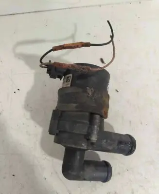 Volkswagen PASSAT B6 Water pump 9021575A 04613