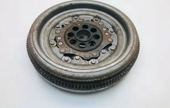 Volkswagen PASSAT CC Dual mass flywheel 06J105266AE