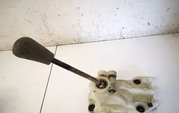 Toyota Yaris Gear shifter/selector 