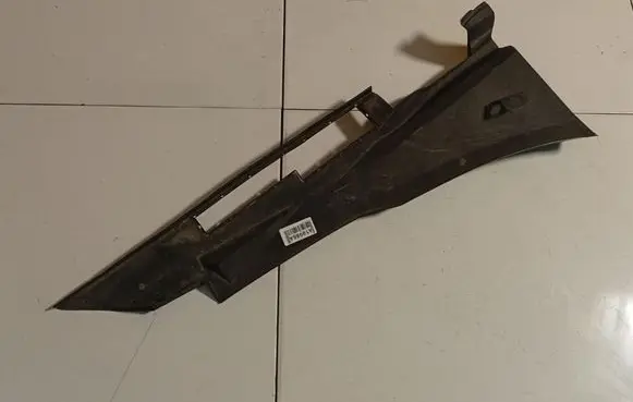 Volkswagen PASSAT B4 Wiper trim 357819415A