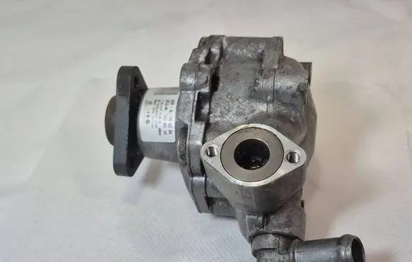 Volkswagen Touareg II Power steering pump 7651955141 7P6422154