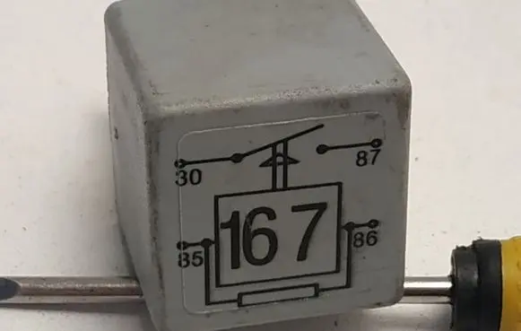 Volkswagen PASSAT B5 Other relay 191906383C