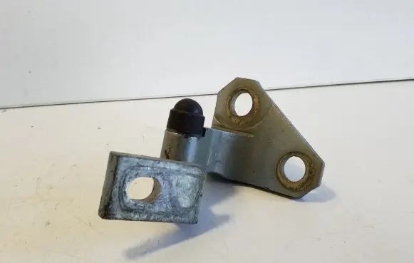 Volkswagen PASSAT B6 Front door upper hinge