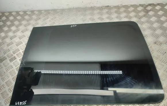 Volkswagen Caddy Side middle window/glass 