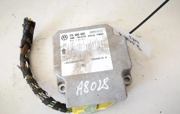 Volkswagen Touran I Airbag control unit/module 1t0909605 5wk43150