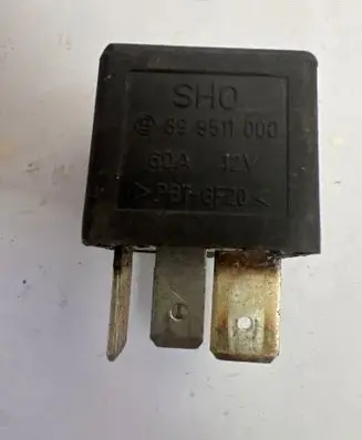 Volkswagen PASSAT B5 Other relay 89951100 899511000