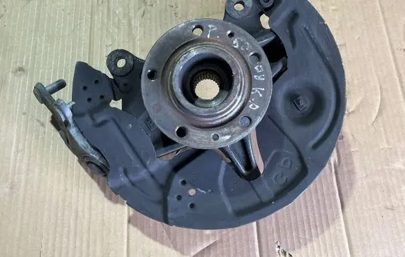 Peugeot 5008 II Front wheel hub