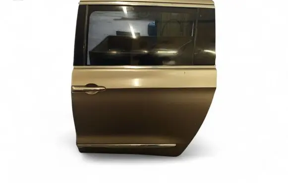 Chrysler Pacifica Side sliding door 68225096AF 3043242A