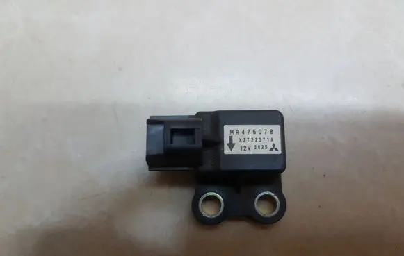 Mitsubishi Pajero Sport I Airbag deployment crash/impact sensor MR475078
