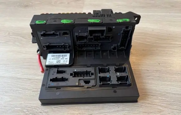 Mercedes-Benz E W211 Fuse module A2115453801 2115453801
