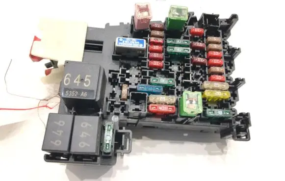 Volkswagen PASSAT B8 Fuse box set 5Q0937615C