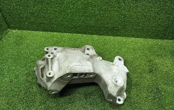 Renault Trafic III (X82) Engine mounting bracket 112313064R