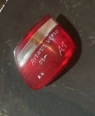 Toyota Avensis Verso Rear/tail lights