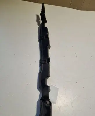 Fender trim (molding)
