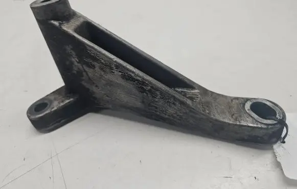 Volvo XC90 Front differential bracket 8675329