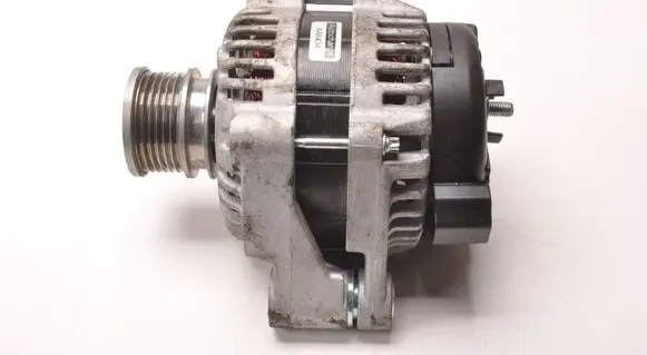 Opel Zafira C Generator/alternator 