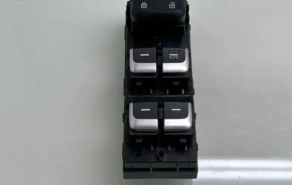 KIA Sportage Electric window control switch 93570F1520 PM52